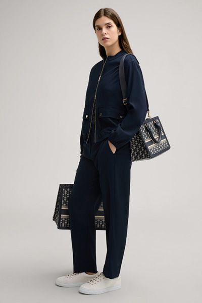 Marineblaue leichte Blousonjacke aus Crêpe