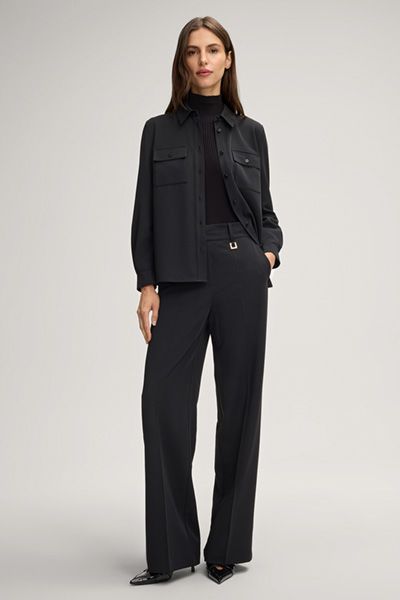 Schwarze Damenhose mit weitem Bein