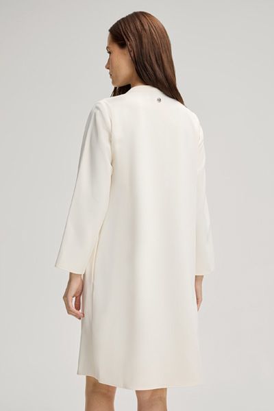 Elegantes Crème-farbenes Crêpe-Etuikleid