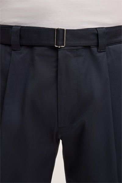 Klassische Bundfalten-Shorts mit Gürtel