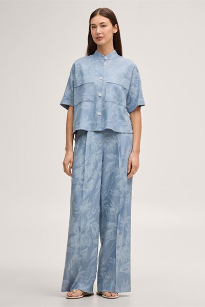 Bluse mit Blumenmuster und Stehkragen