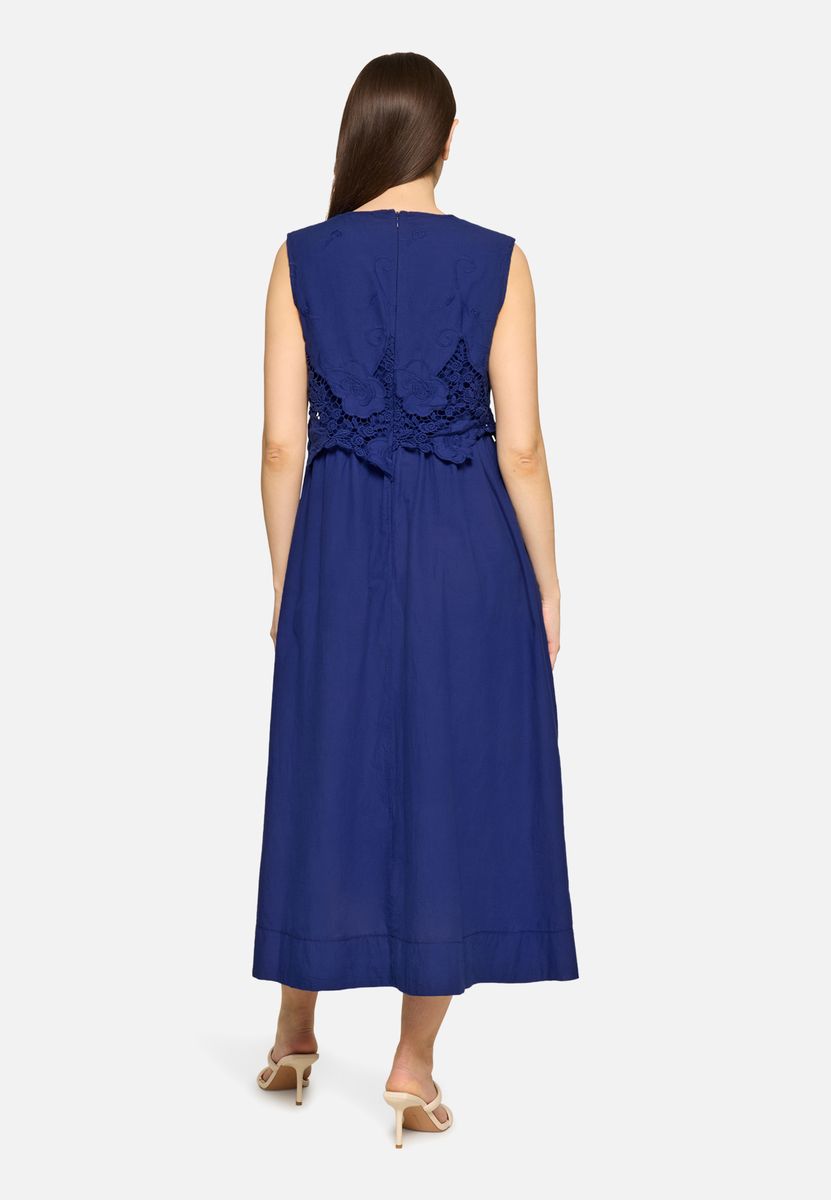 Midikleid mit V-Ausschnitt
