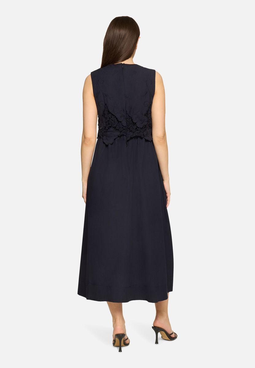 Midikleid mit V-Ausschnitt