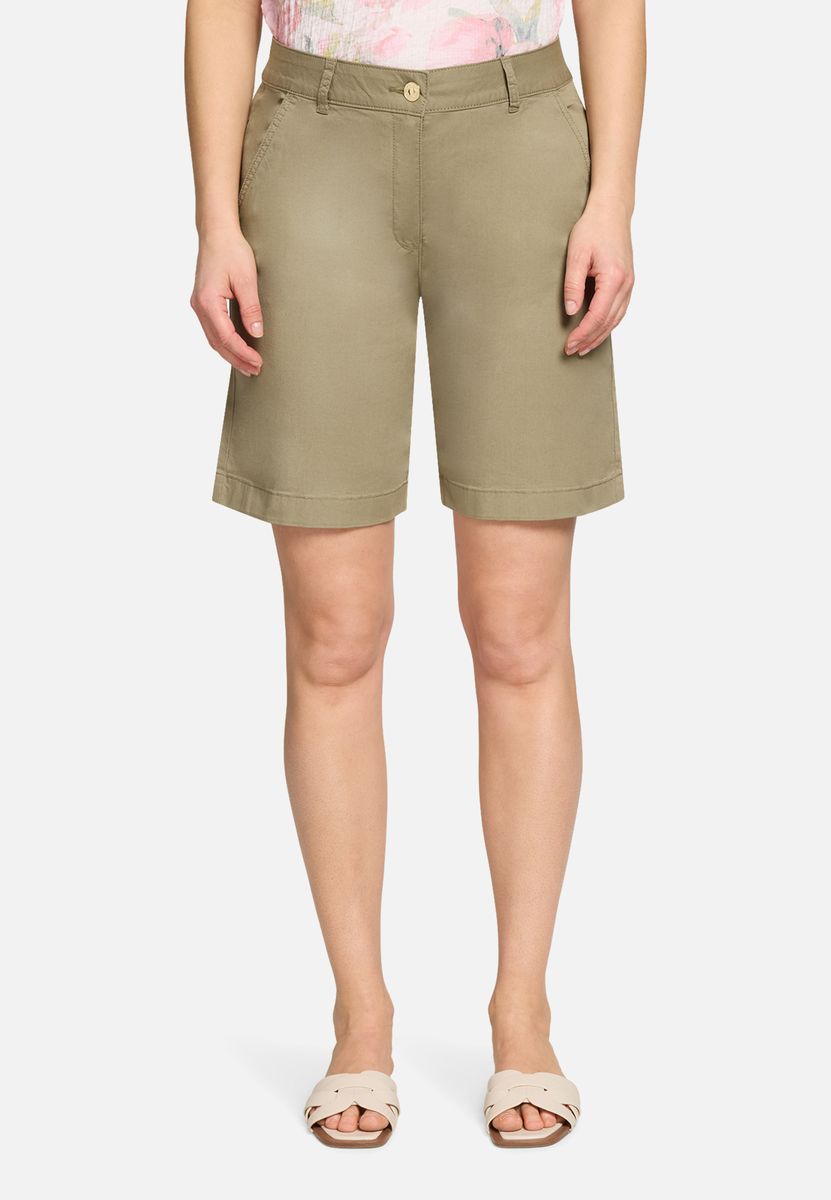 Bermuda-Shorts mit Straight Fit