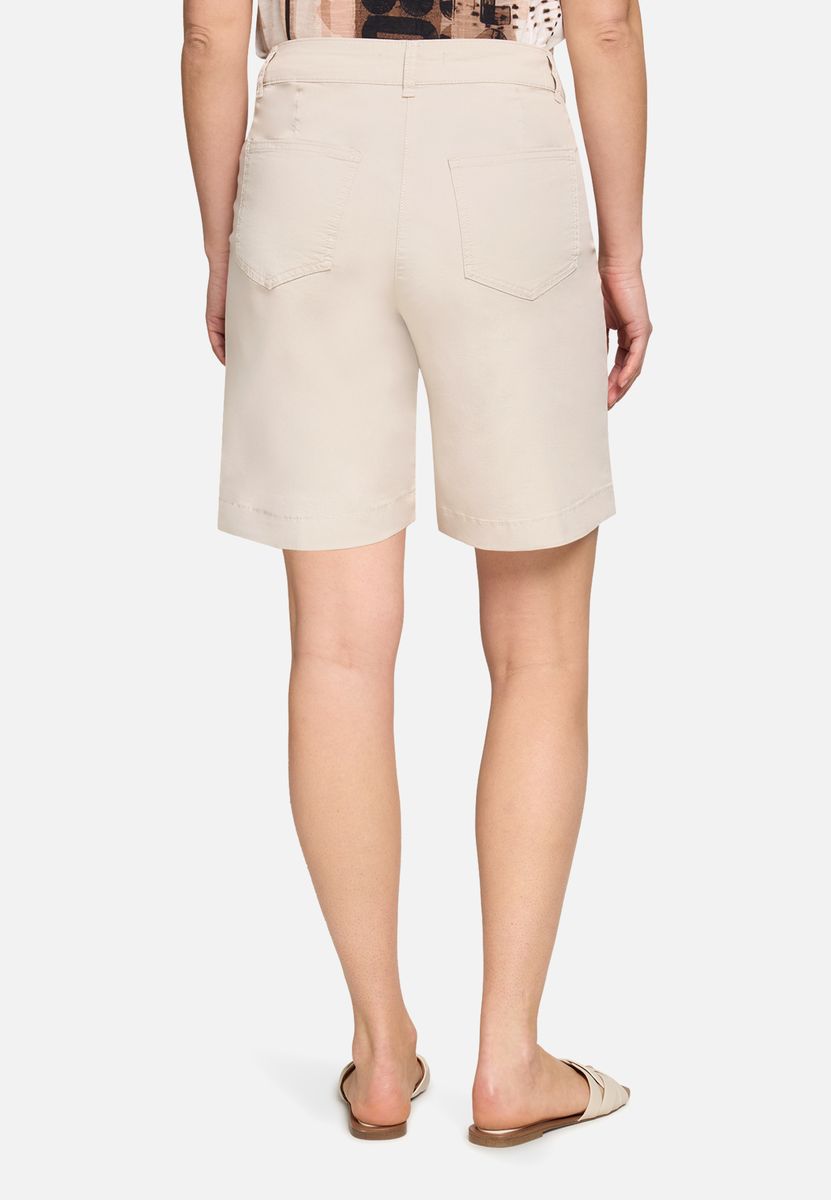 Bermuda-Shorts mit mittlerer Leibhöhe