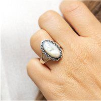Zeeme Gemstones Ring Silber 925 oxydiert mit weißem Perlmutt und 18 Markasit-Steinen