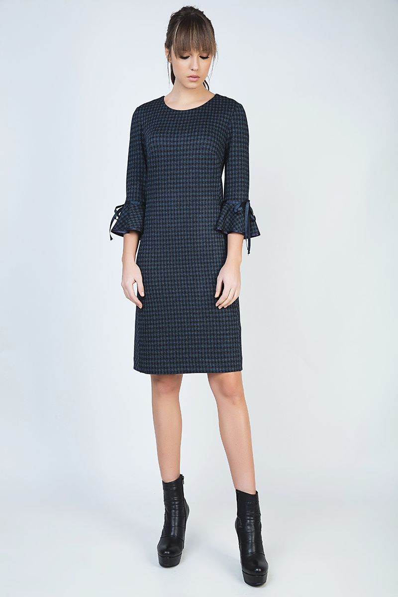 Kariertes Kleid mit Glockenärmeln