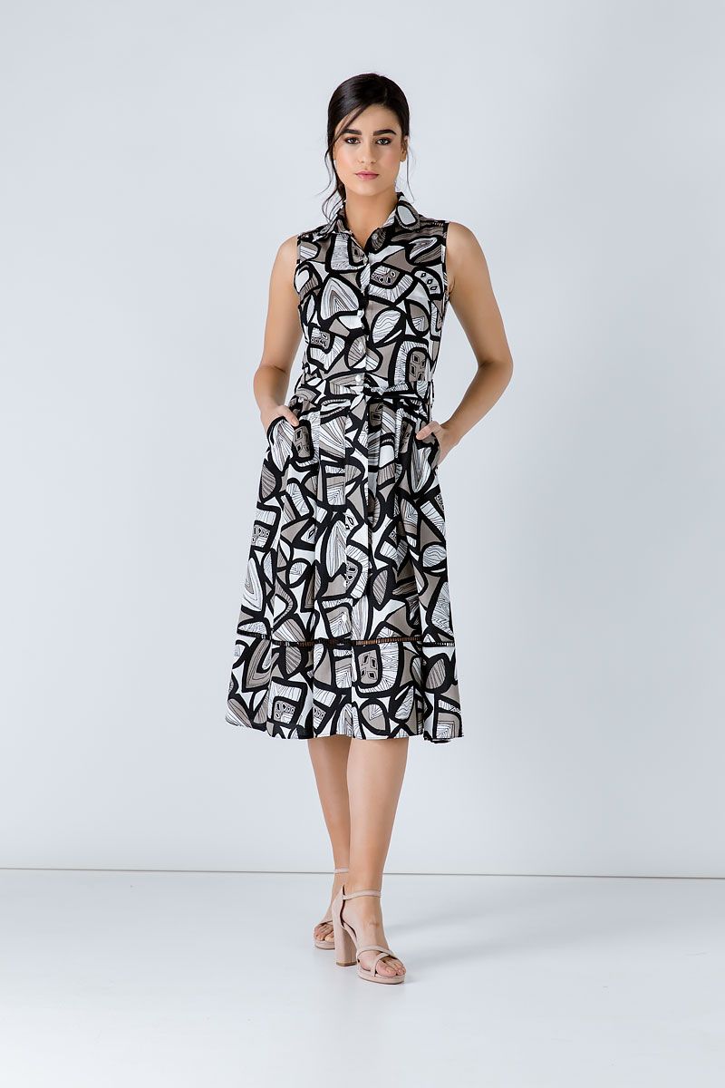 Schwarzes Printkleid mit Gürtel