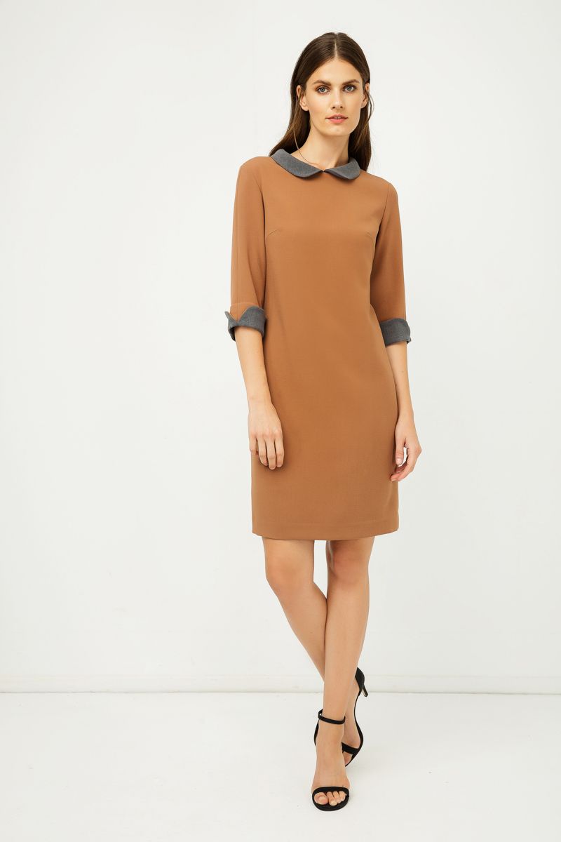 Gerades Winterkleid mit kontrastierendem Peter-Pan-Kragen