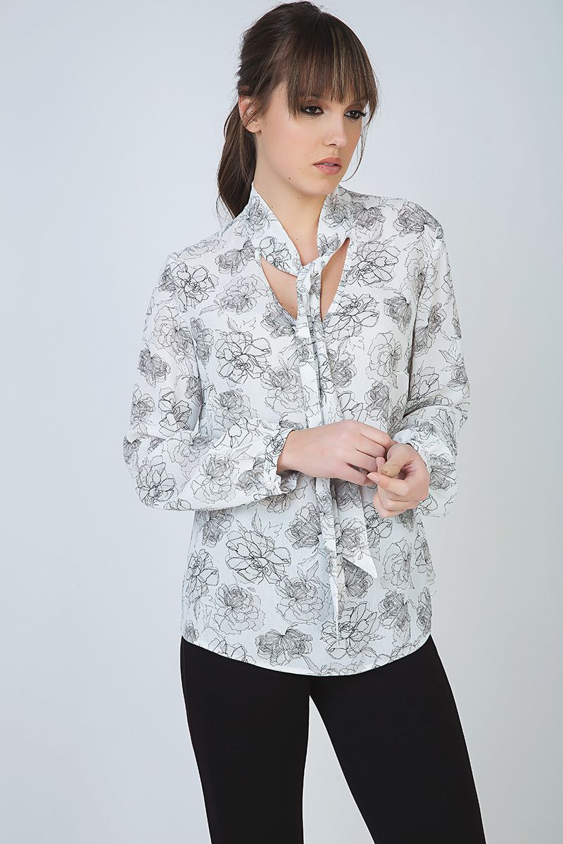 Weiße, geblümte Viskosebluse mit Cutaway-Kragen