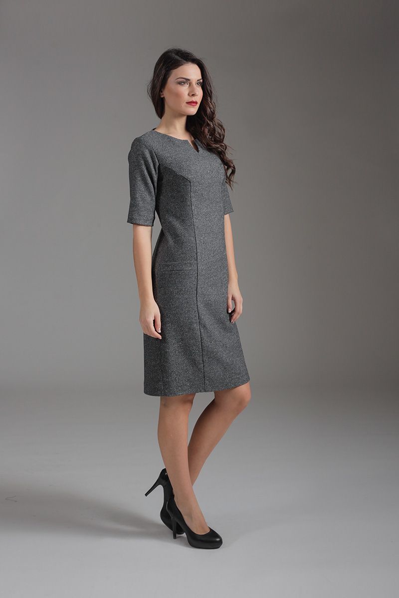 Gerades gewebtes Kleid aus einer Woll-Seiden-Acryl-Mischung mit Ellbogen-Ärmeln und Faux-Pockets