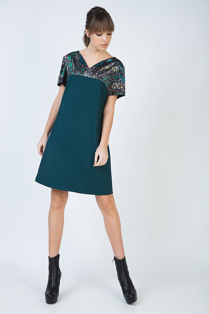 Kurzärmeliges A-Linien-Kleid mit Druckdetail