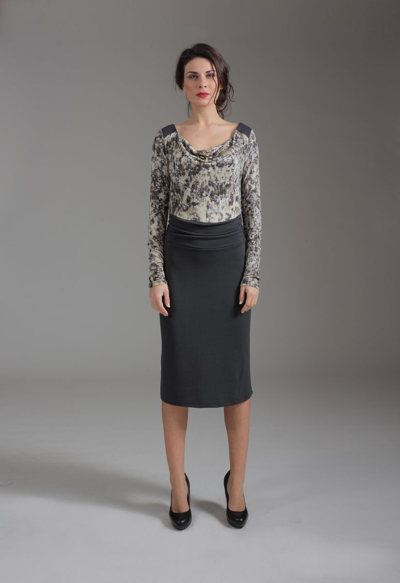Einfarbiges und bedrucktes A-Linien-Kleid von Conquista Fashion