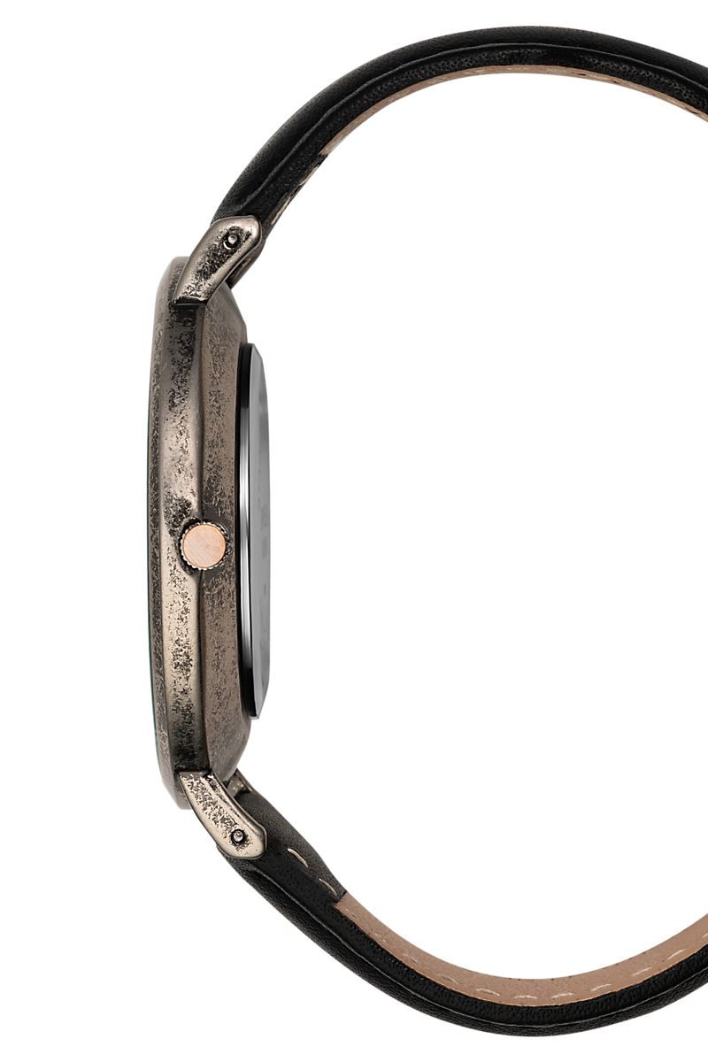 Klassische Lederuhr mit römischen Ziffern