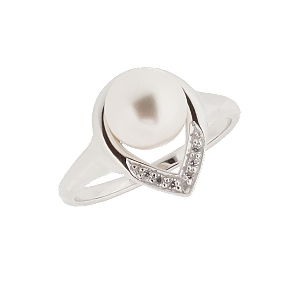 Eleganter Perlenring mit Pavéfassung