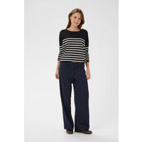 Gestreifter Oversize-Pullover mit U-Boot-Ausschnitt
