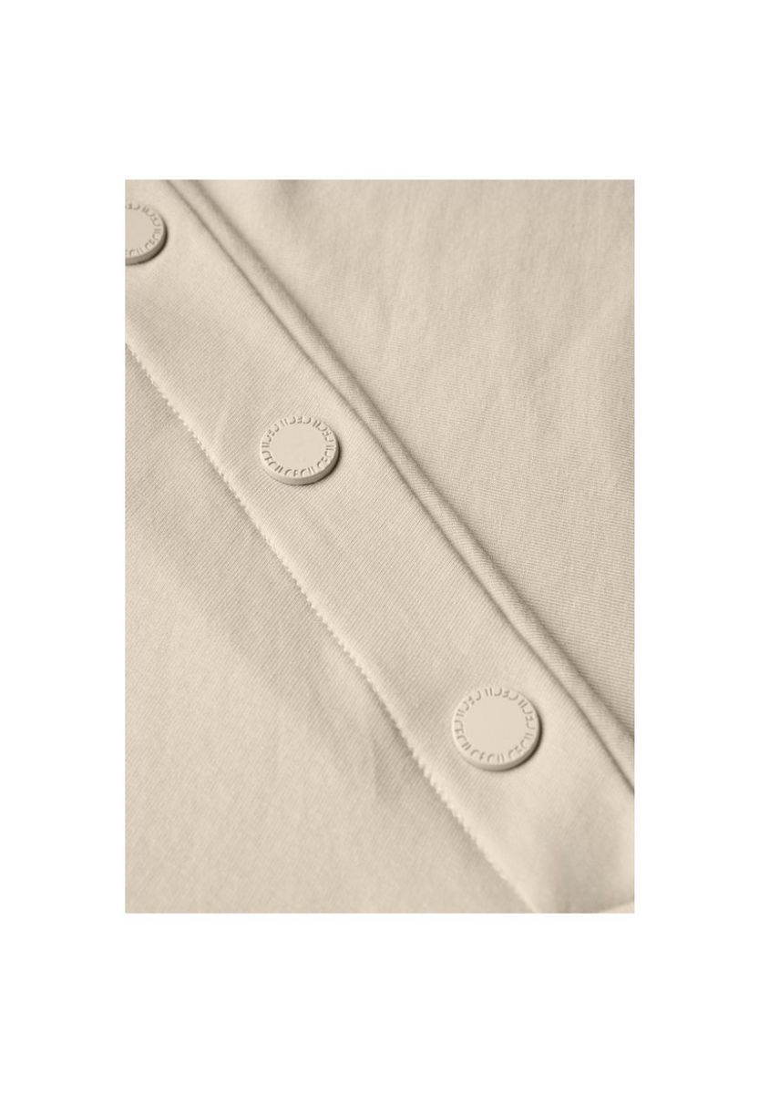 Lässig geschnittenes Shirt mit Knopfdetail an der Schulter