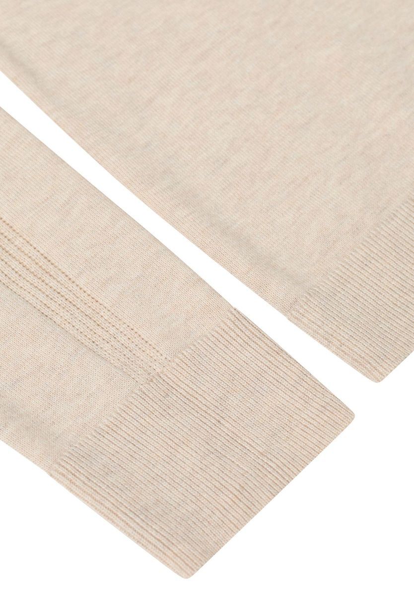 Klassischer Strickpullover mit V-Ausschnitt