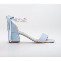 Sandalen mit Perlen und Blockabsatz