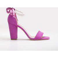 Sandalen mit Perlen-Fesselriemen und Blockabsatz