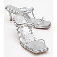 Elegante Riemchen-Mules mit Karree-Zehe