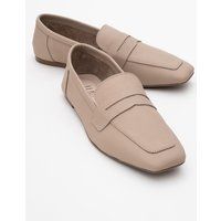 Minimalistische Penny-Loafer mit Karree-Kappe