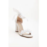 Brautsandalen mit Spitze und Perlen