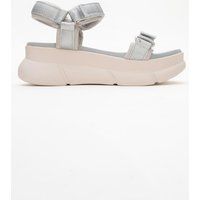 Klobige Plateausandalen mit Riemen