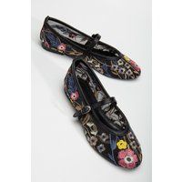 Bestickte Mary Janes aus Mesh