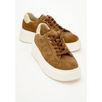 Plateau-Sneaker aus hochwertigem Wildleder