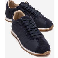 Minimalistischer Leder- und Wildledersneaker