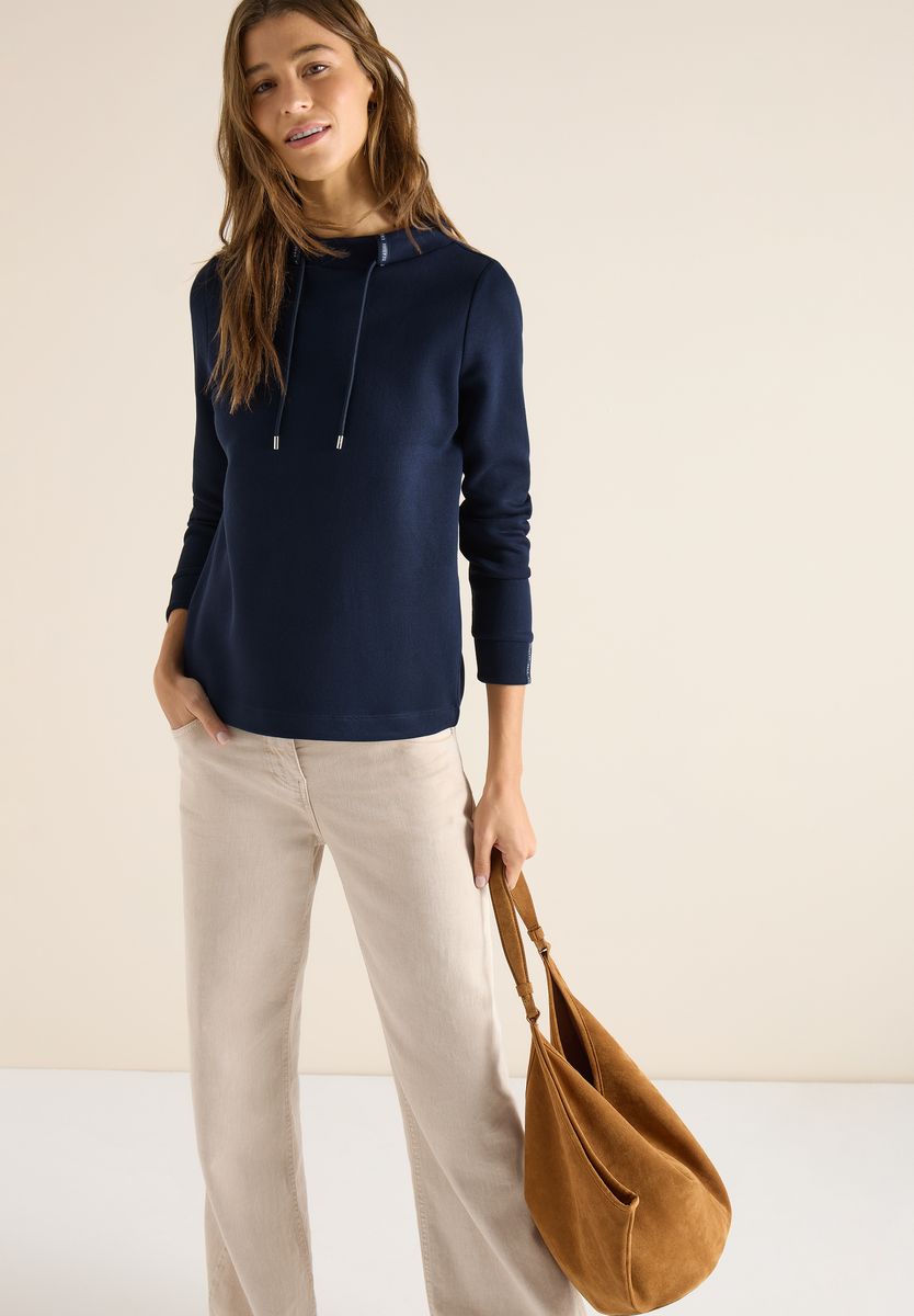 Marineblaues Sweatshirt mit hohem Kragen und Kordelzug