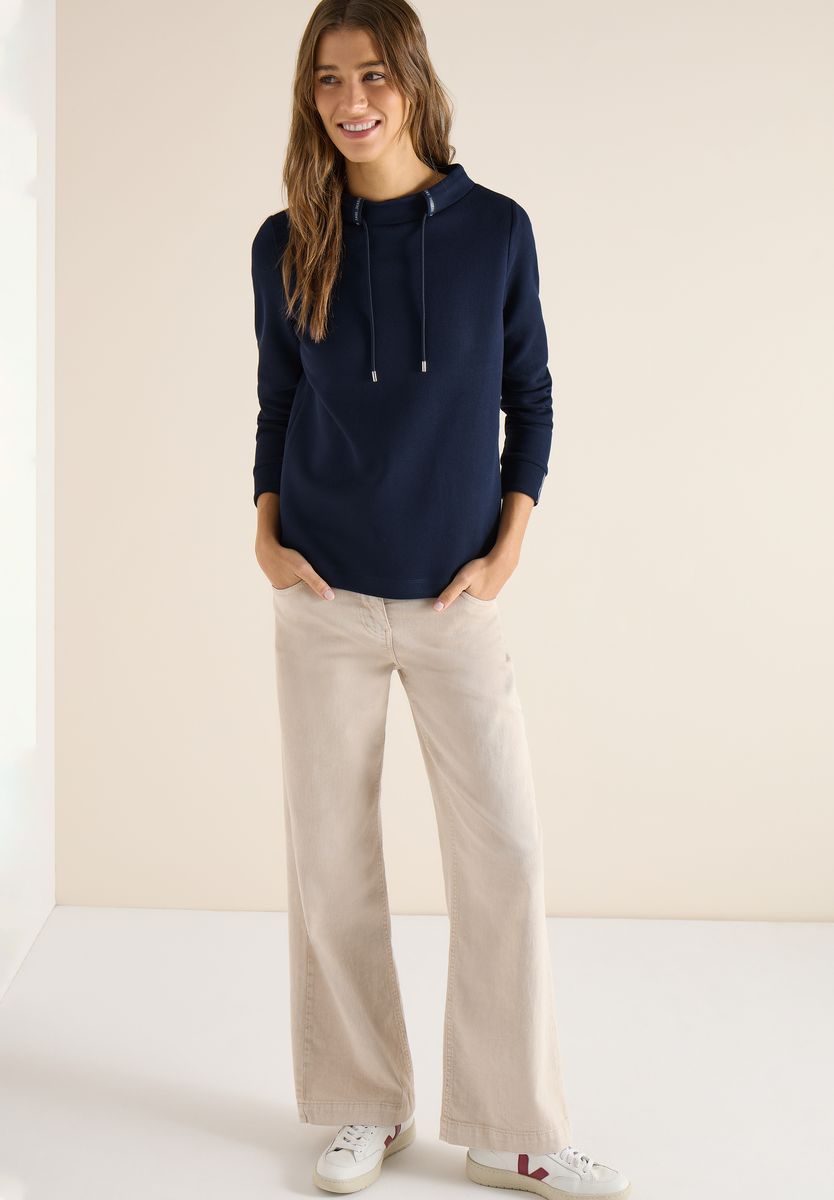 Marineblaues Sweatshirt mit hohem Kragen und Kordelzug