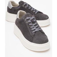 Minimalistische Wildleder-Plateau-Sneaker
