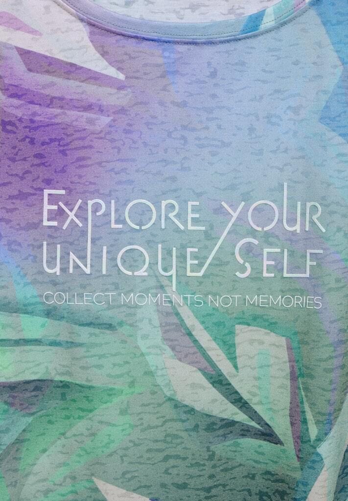 T-Shirt mit abstraktem Rundhals-Print