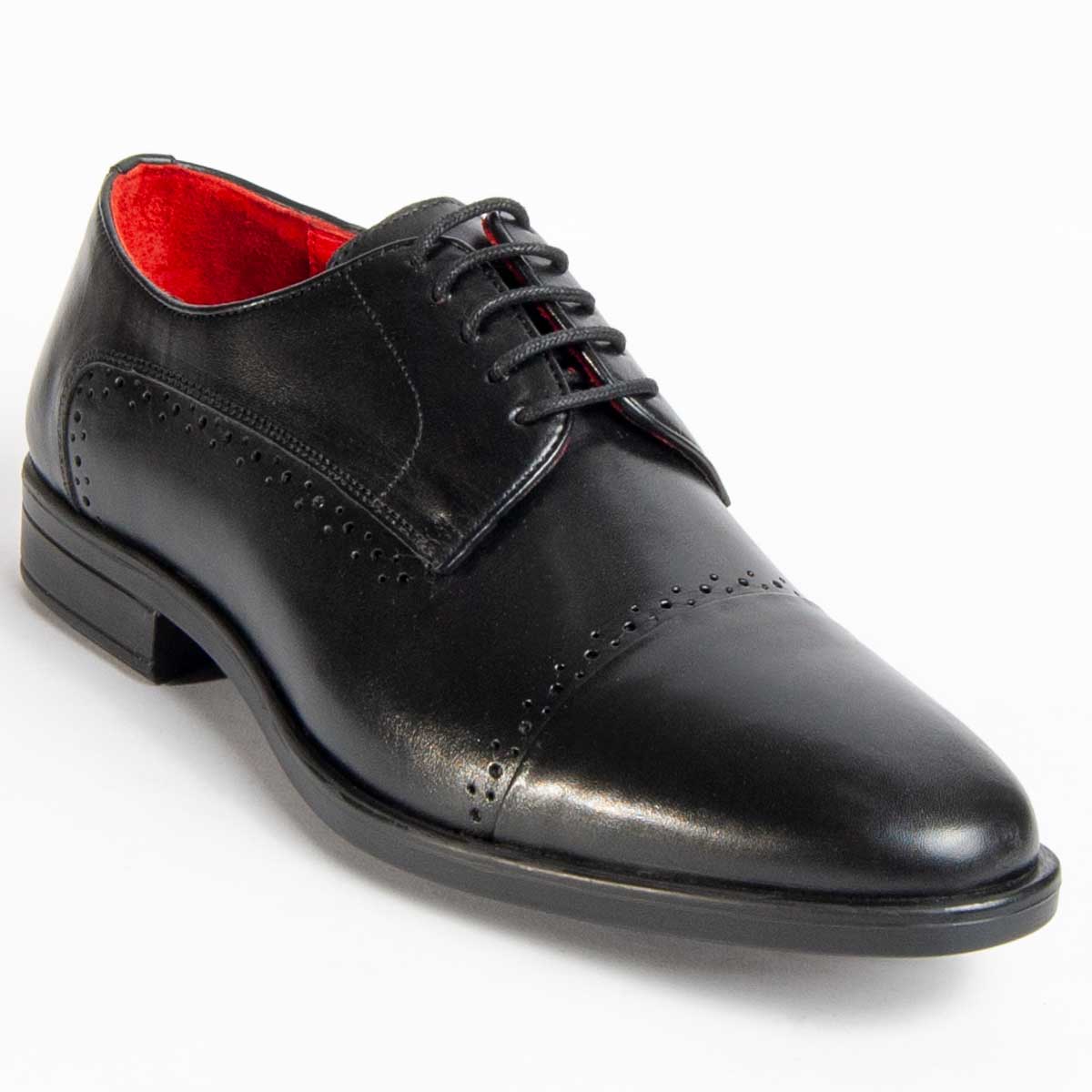 Elegante Leder-Derbys mit Kappe