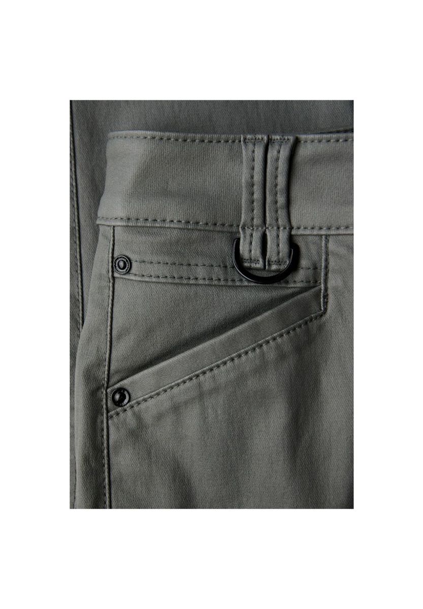 Beschichtete Stretchhose in schmaler Passform