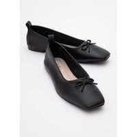 Lederballerinas mit Karree-Zehenpartie und Schleife