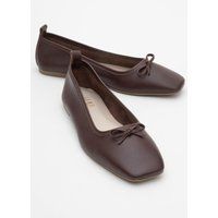 Leder-Ballerinas mit eckiger Zehenkappe
