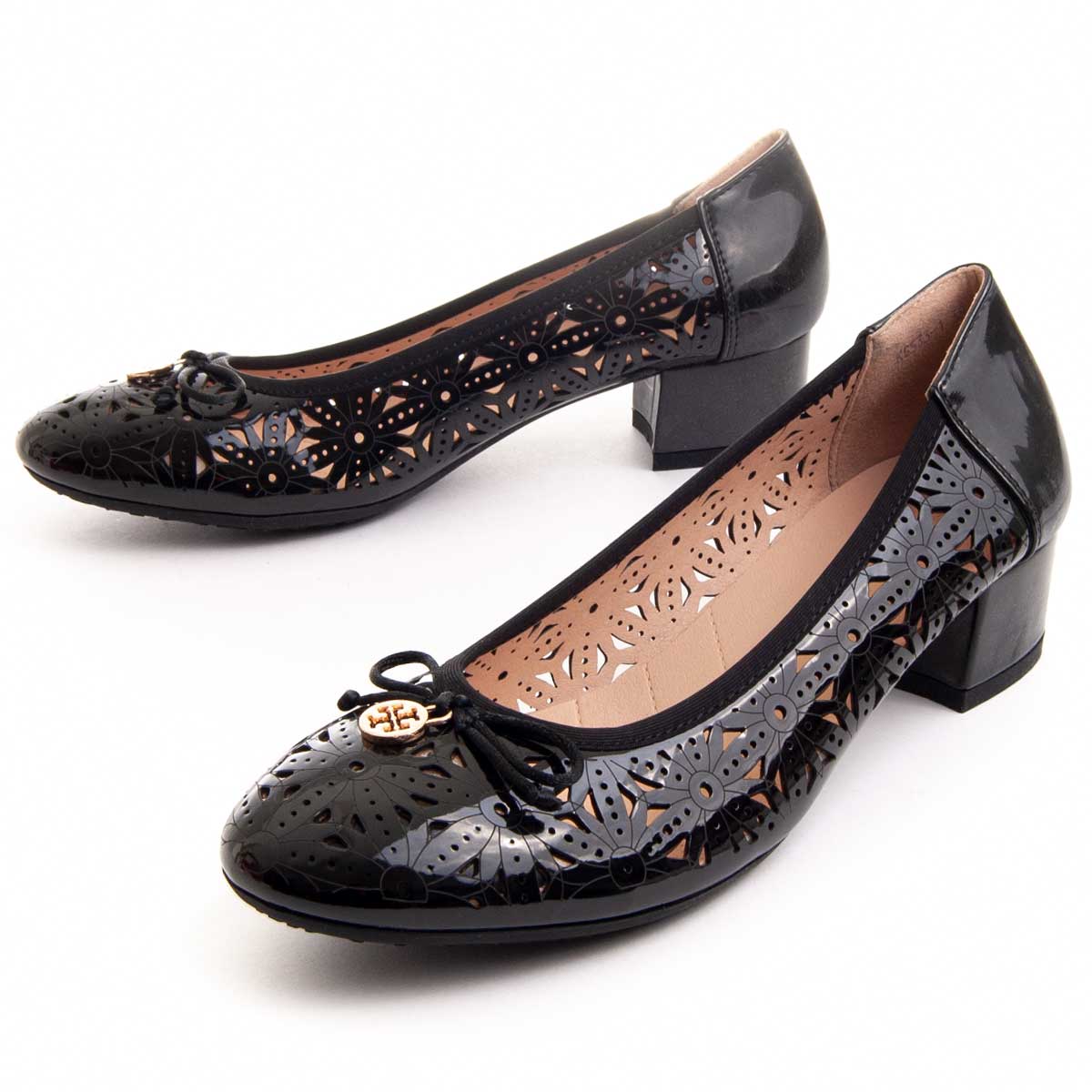 Laser-Cut-Pumps mit floralem Muster