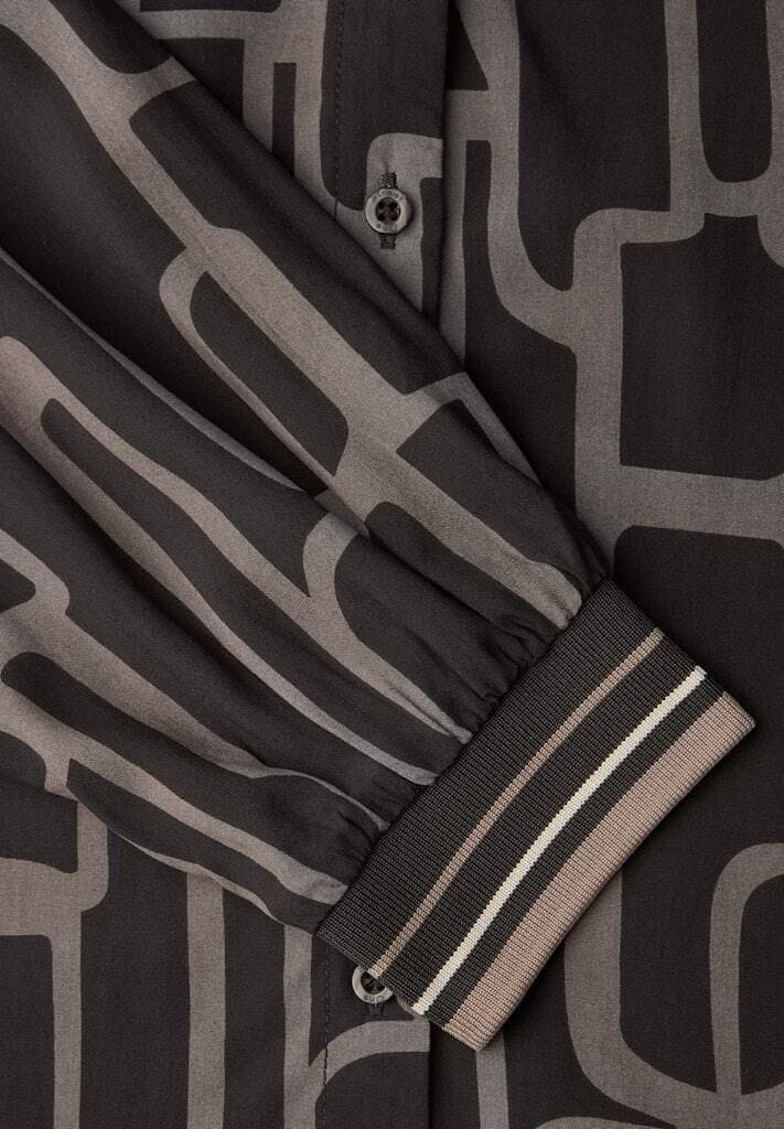 Bluse mit abstraktem geometrischem Muster