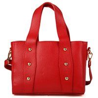 Ledertasche mit Tragegriffen und Nieten