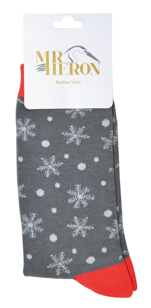 Weihnachtssocken mit Schneeflocken und Punkten