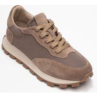Sneaker aus Materialmix mit Plateausohle