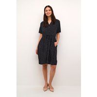 Punktiertes Hemdblusenkleid mit Bindeband