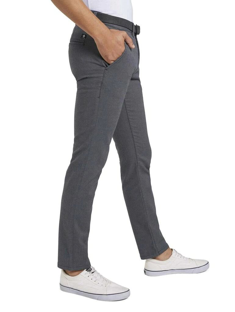 Schmal geschnittene strukturierte Chinohose