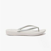 Ergonomische Metallic-Zehenstegsandalen