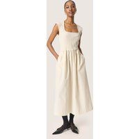 Geripptes Midikleid mit eckigem Ausschnitt