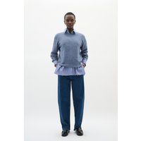 Klassischer Strickpullover mit V-Ausschnitt