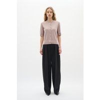 Klassische kurzärmelige Feinstrickjacke